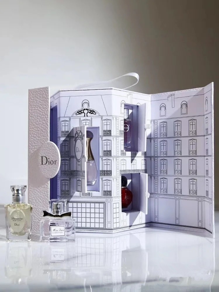 【包税】DIOR/迪奥 城堡Q版香水套装5件套礼盒（花漾7.5ml+真我5ml+迪奥之韵7.5ml+芭伊颂赤焰/红毒药女孩5ml+悦之欢5ml）（化妆品）