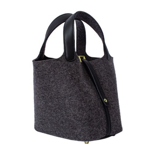 【新品包包】HERMES/爱马仕 经典款 黑色毛毡皮质 金扣 女士手提包Picotin18（配HERMES礼品盒）